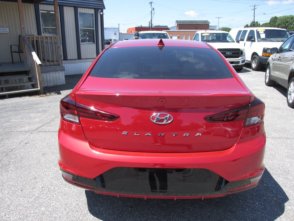 2020 Hyundai Elantra Image 5