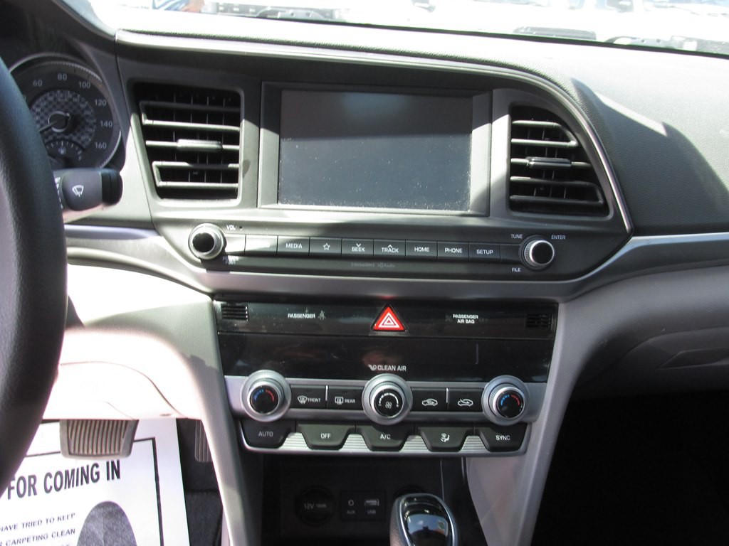 2020 Hyundai Elantra Image 10