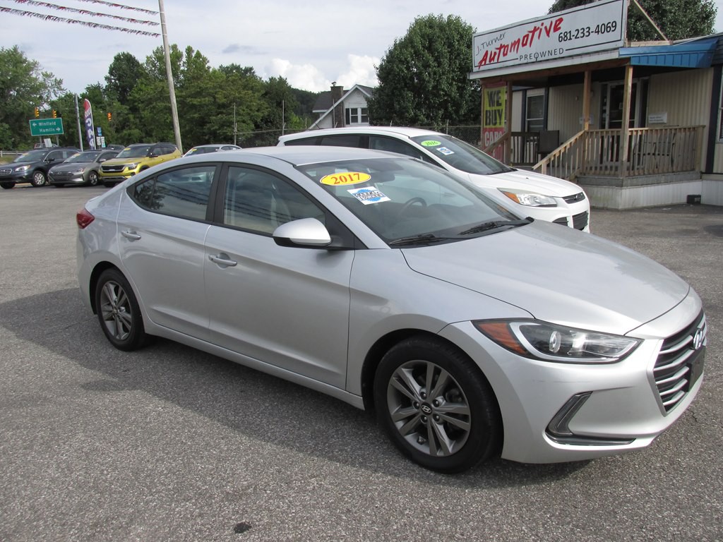 2017 Hyundai Elantra Image 3