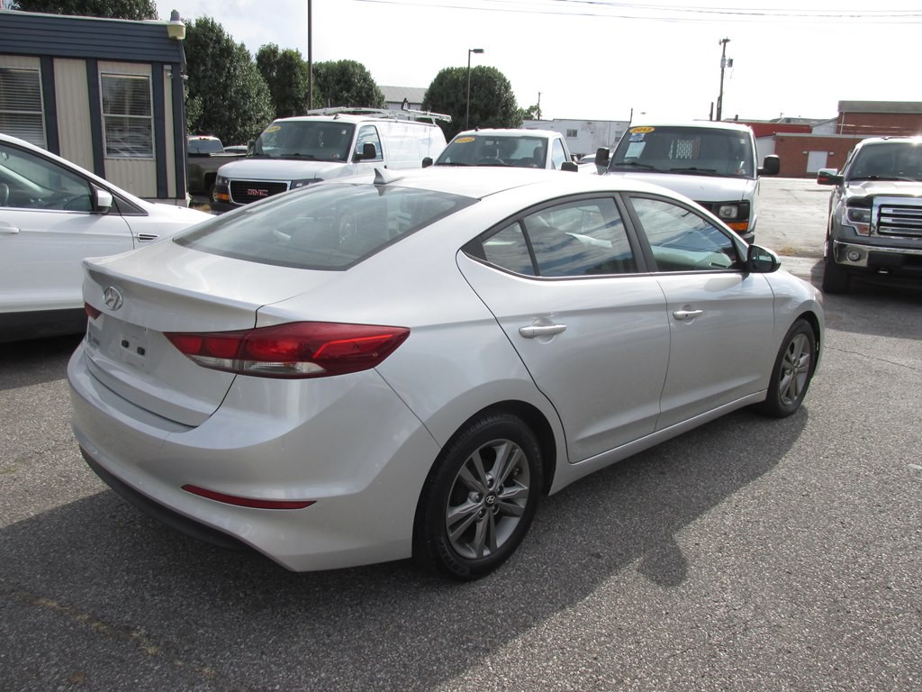 2017 Hyundai Elantra Image 4
