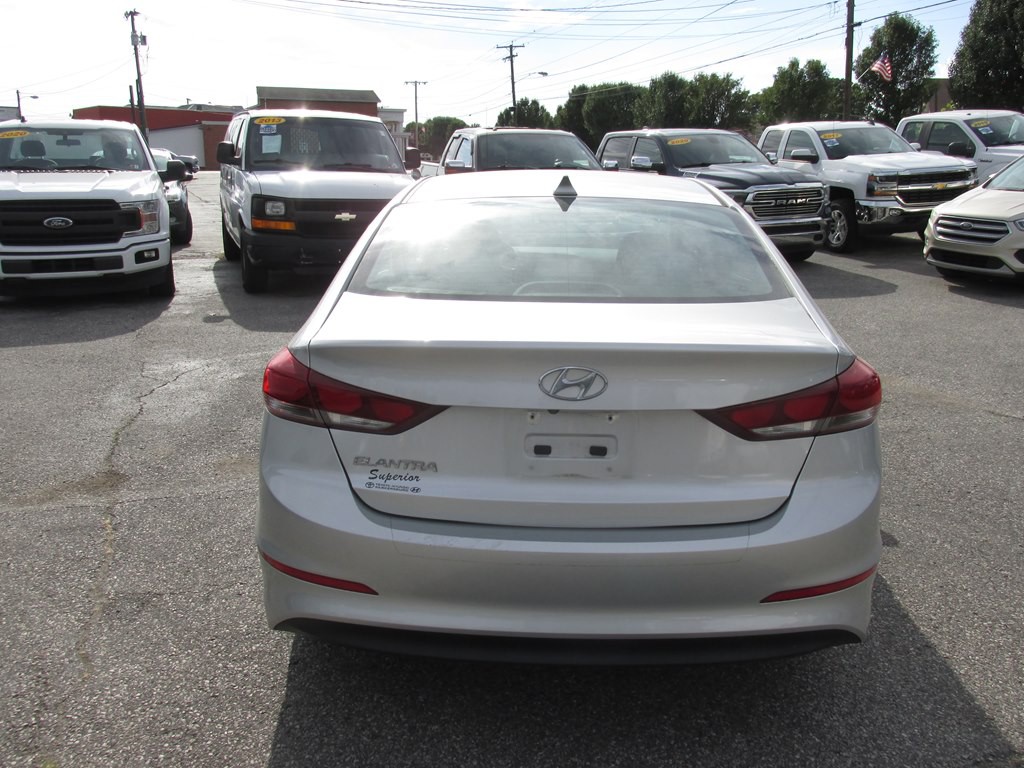 2017 Hyundai Elantra Image 5