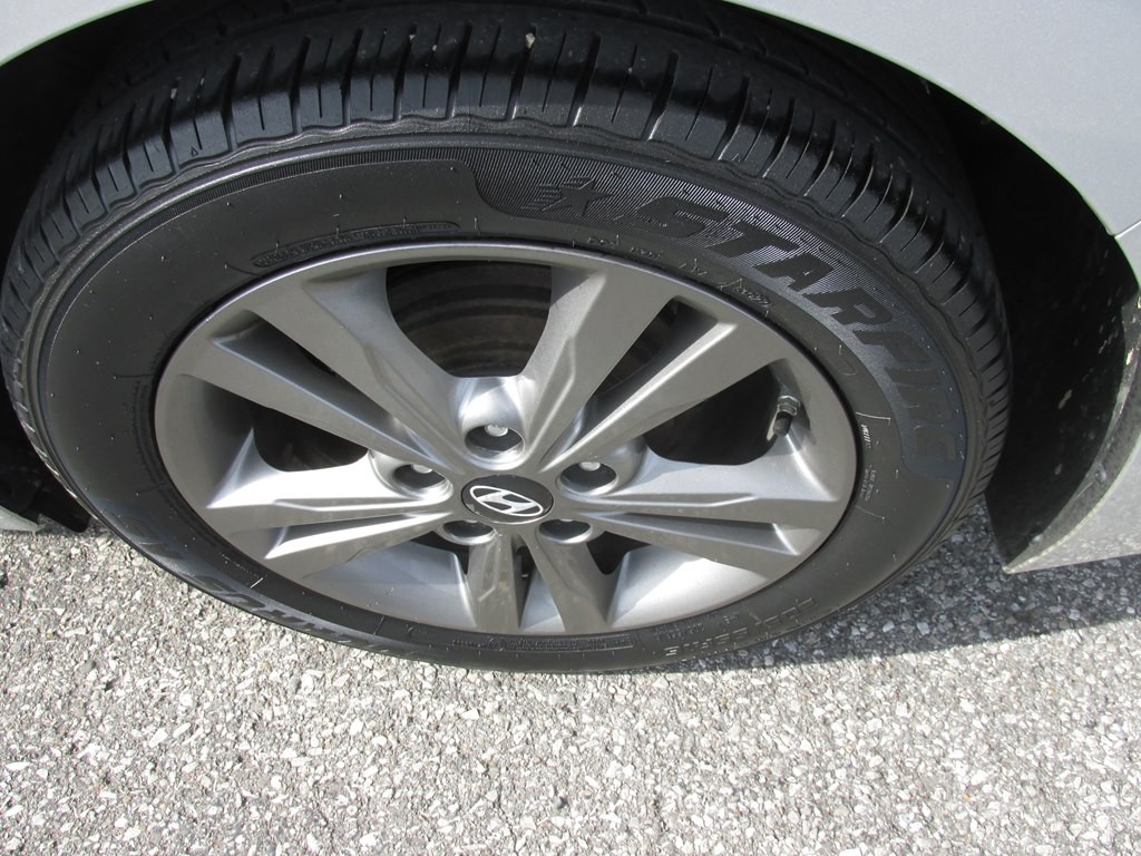2017 Hyundai Elantra Image 7