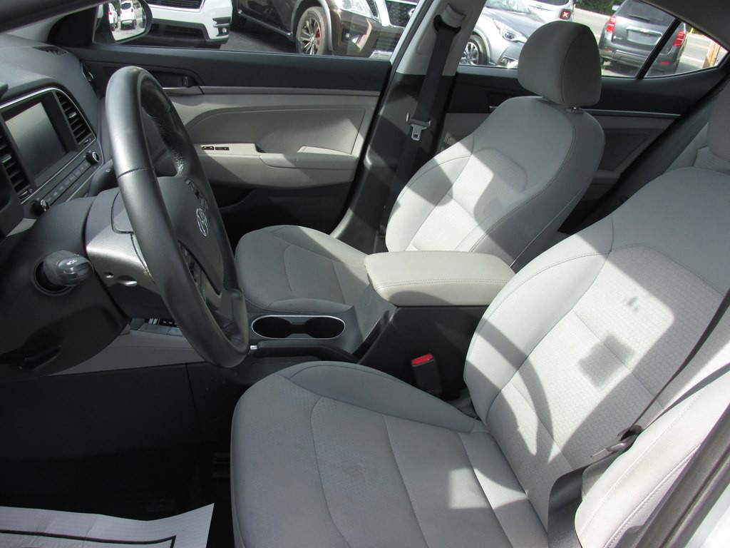 2017 Hyundai Elantra Image 9