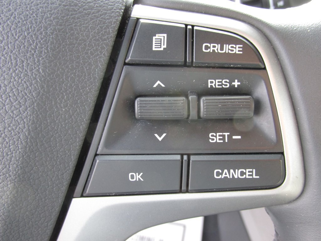 2017 Hyundai Elantra Image 14
