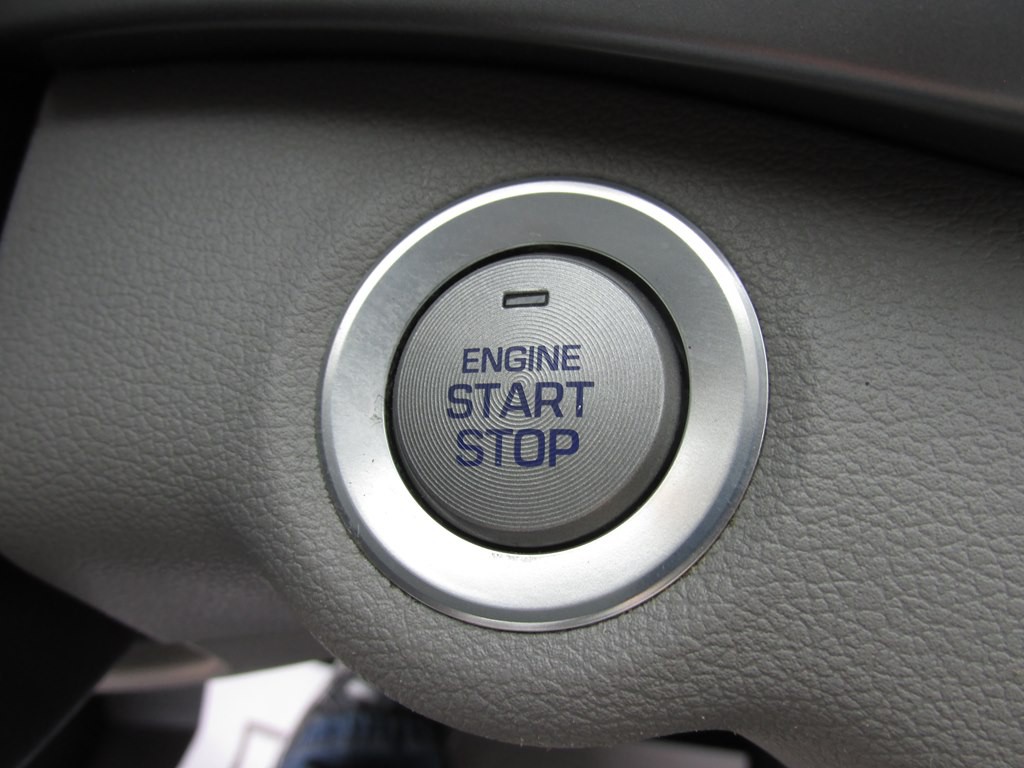 2017 Hyundai Elantra Image 16