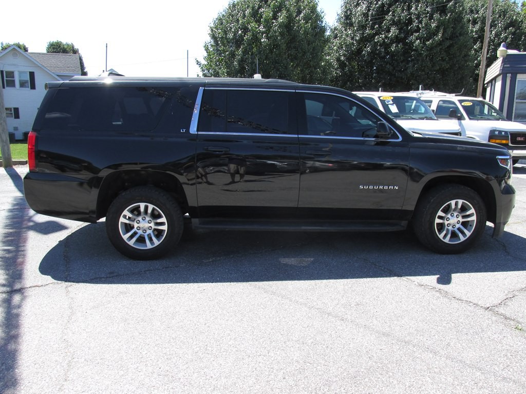 2018 Chevrolet Suburban Image 4