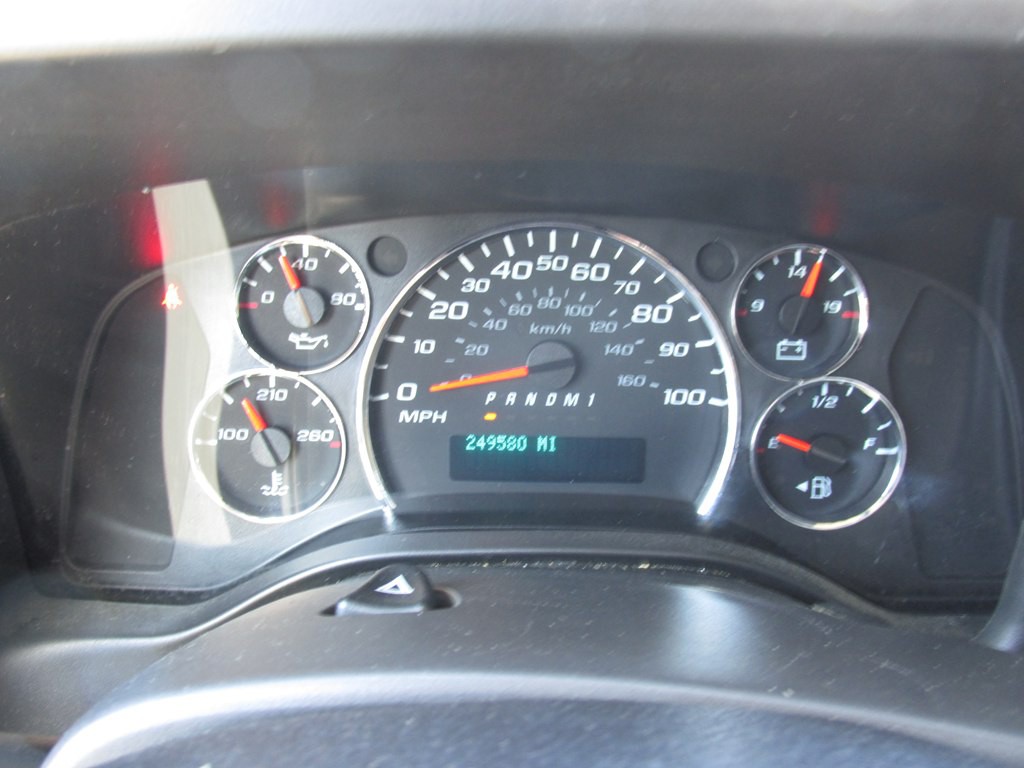 2019 Chevrolet Express Image 2