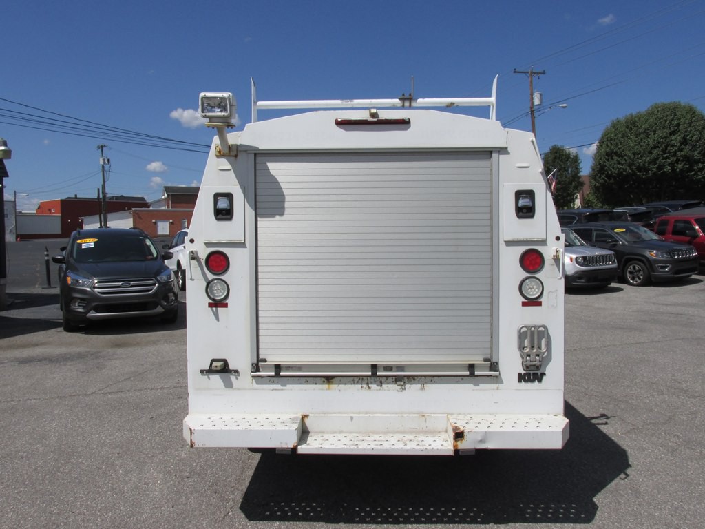 2015 Chevrolet Express Image 3
