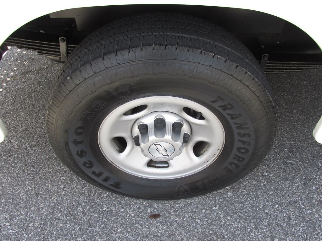 2015 Chevrolet Express Image 6