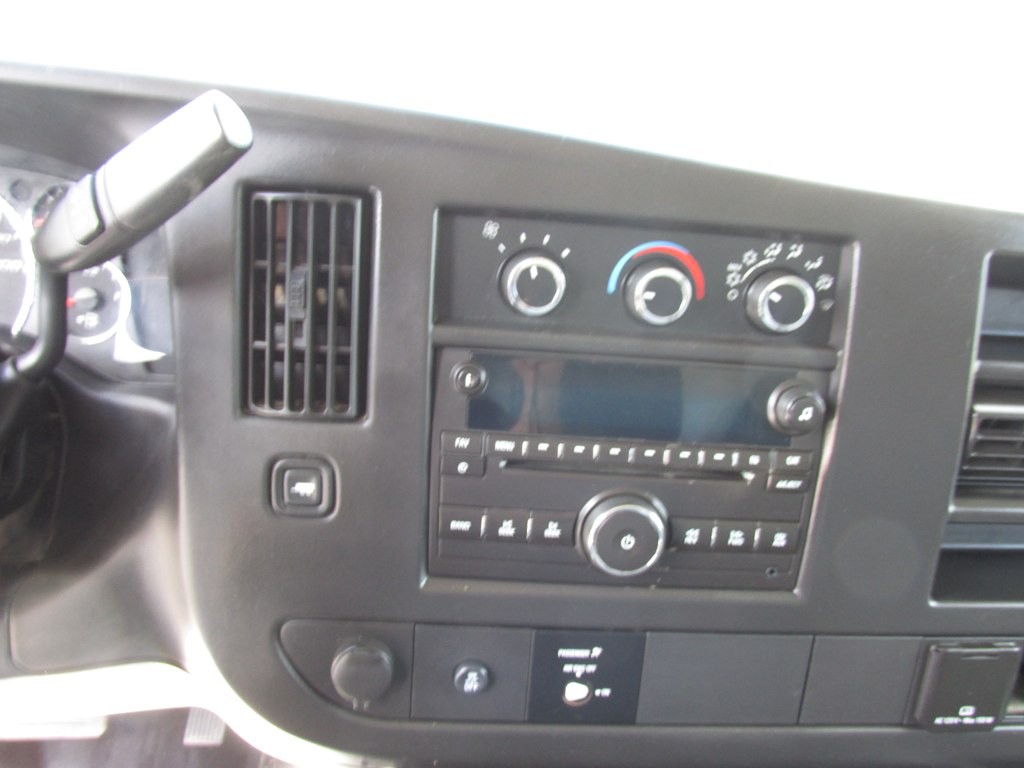 2015 Chevrolet Express Image 9