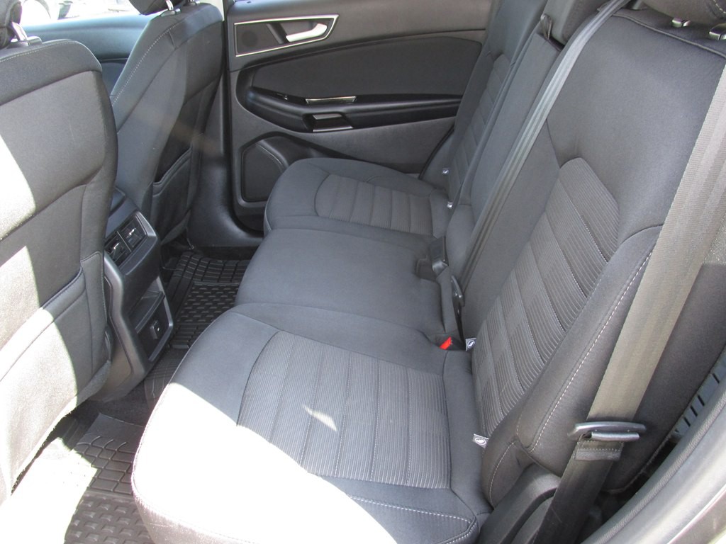 2017 Ford Edge Image 9