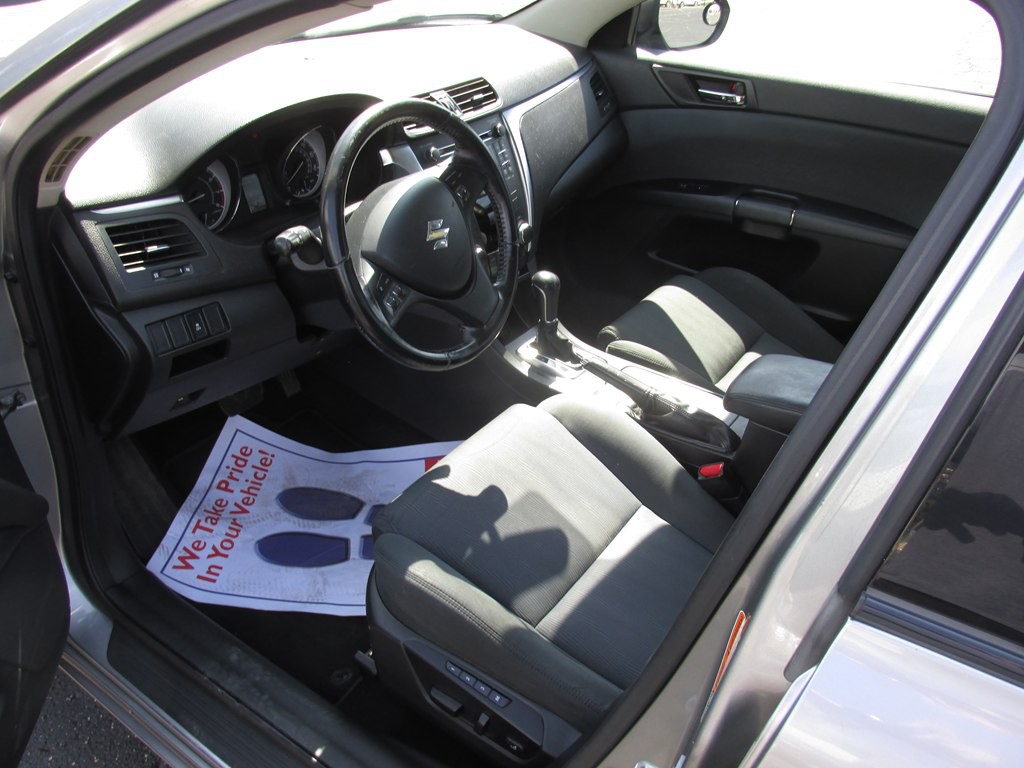 2012 Suzuki Kizashi Image 8