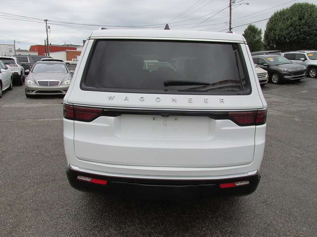 2024 Jeep Wagoneer Image 5