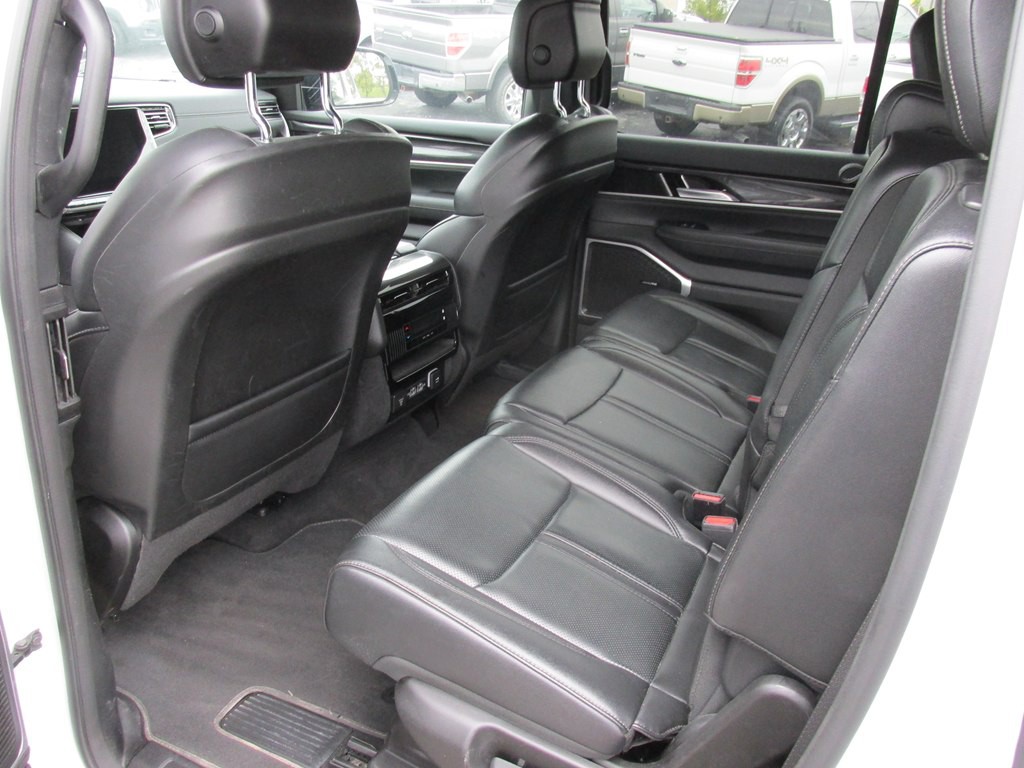 2024 Jeep Wagoneer Image 9