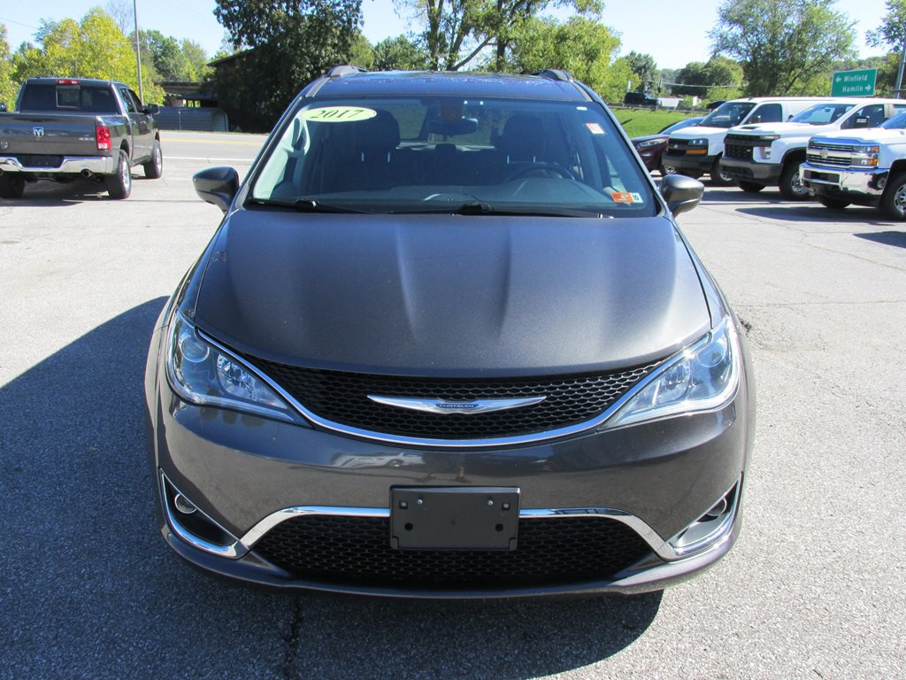 2017 Chrysler Pacifica Image 3