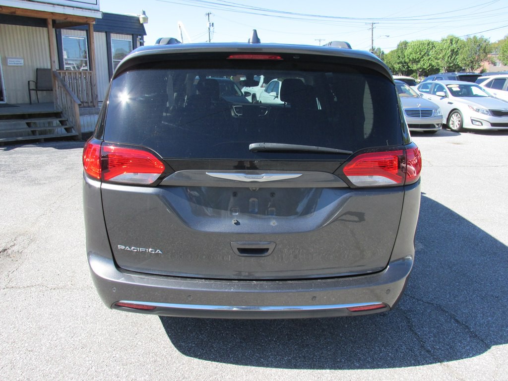 2017 Chrysler Pacifica Image 5