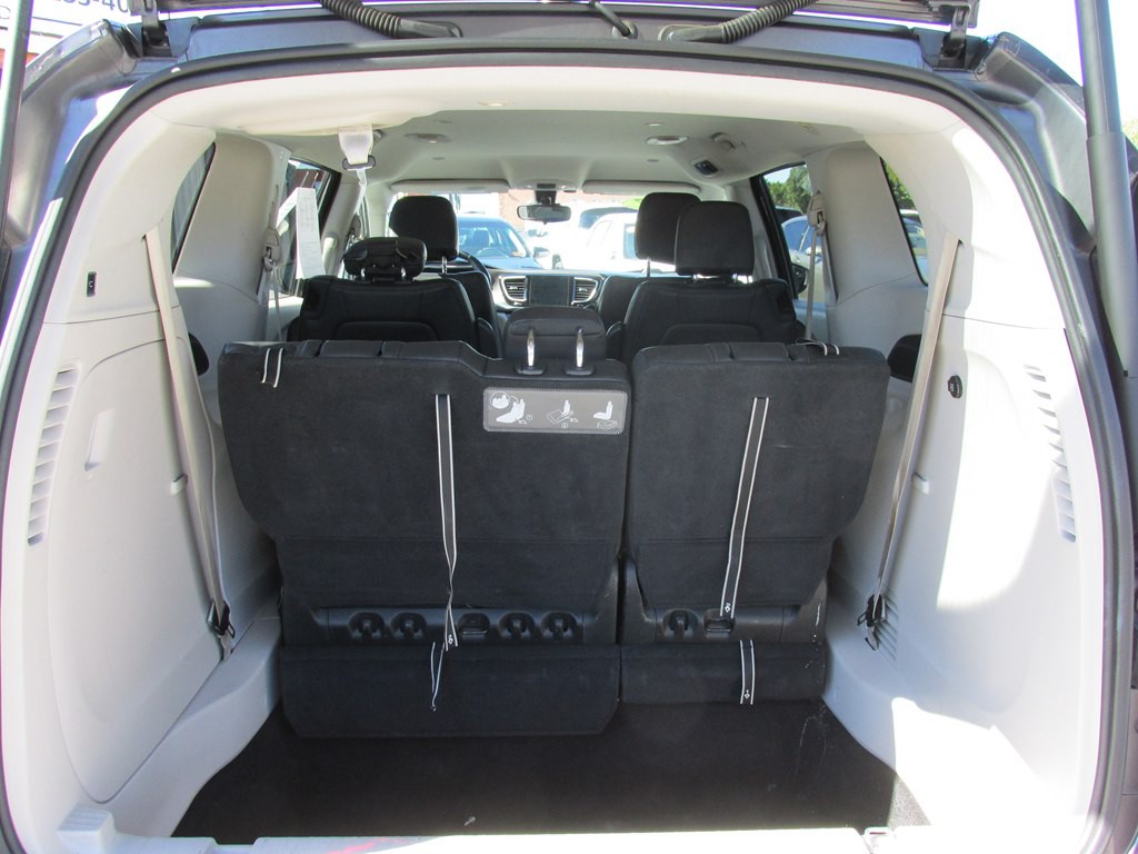 2017 Chrysler Pacifica Image 8