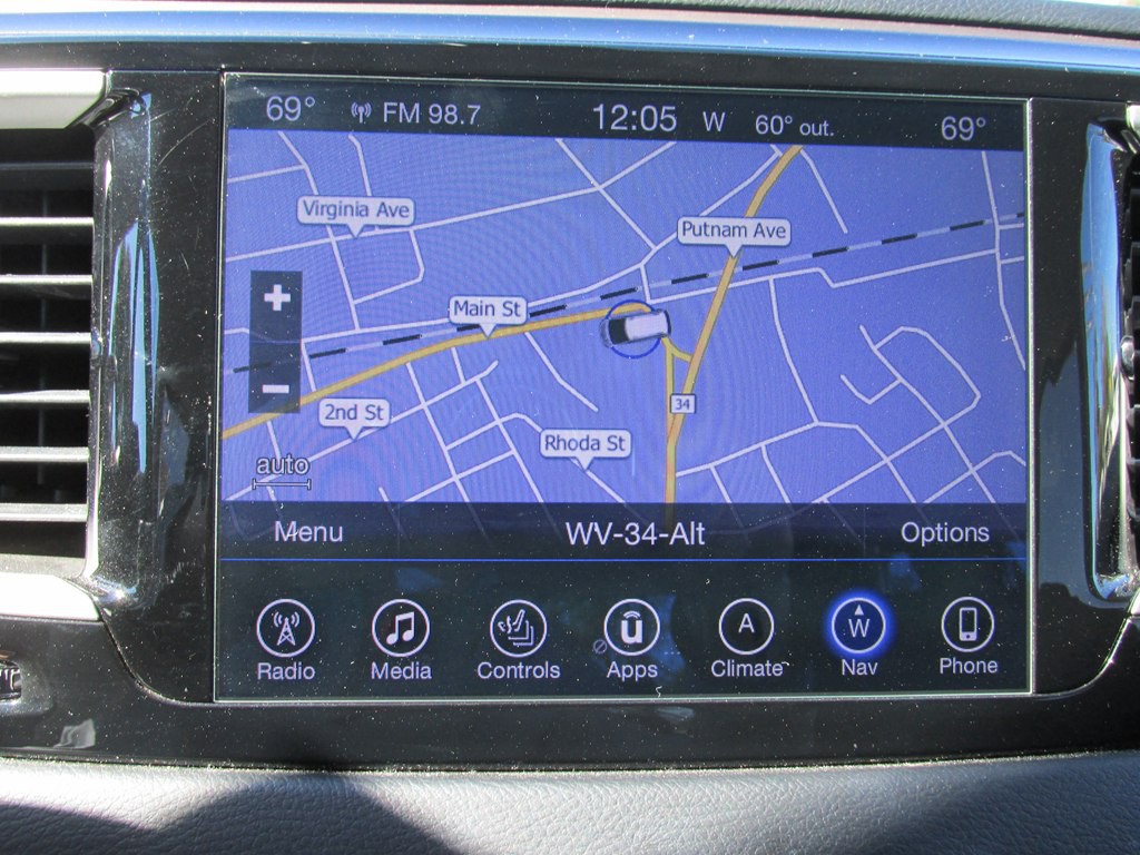 2017 Chrysler Pacifica Image 9