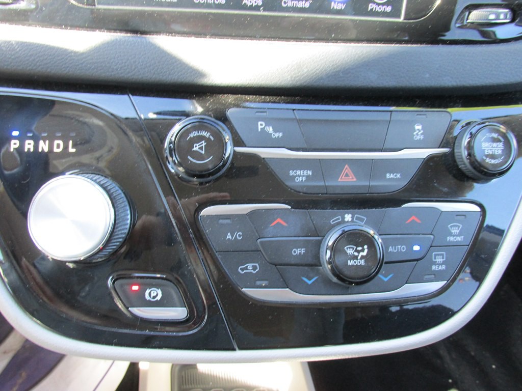 2017 Chrysler Pacifica Image 10