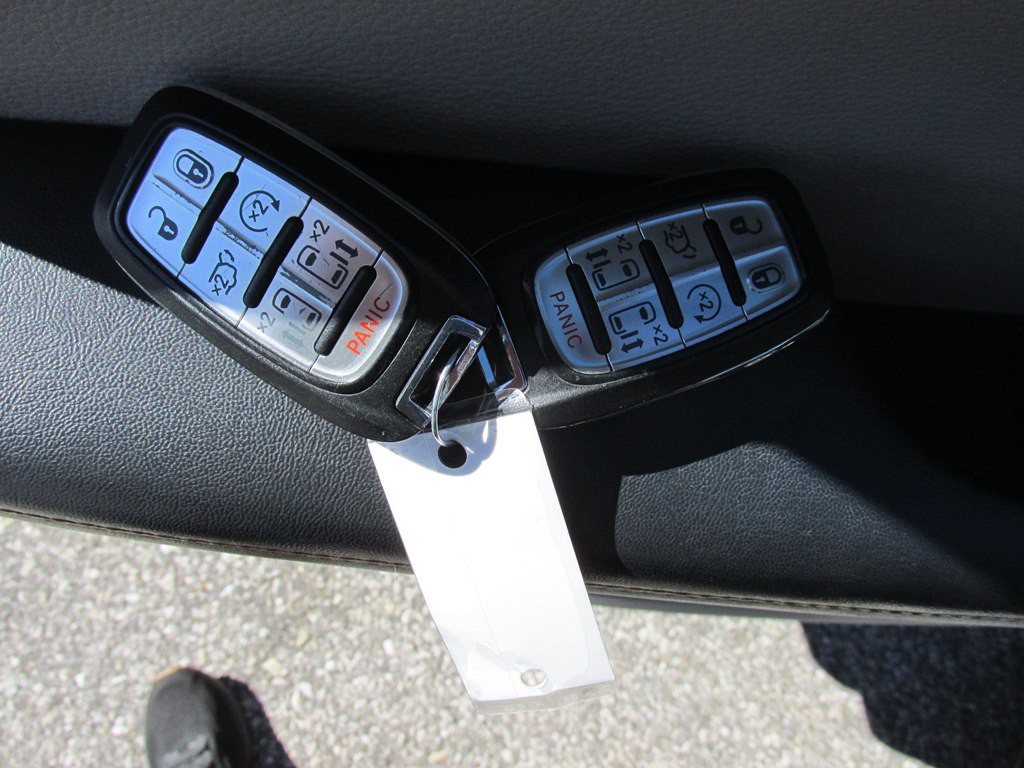 2017 Chrysler Pacifica Image 16