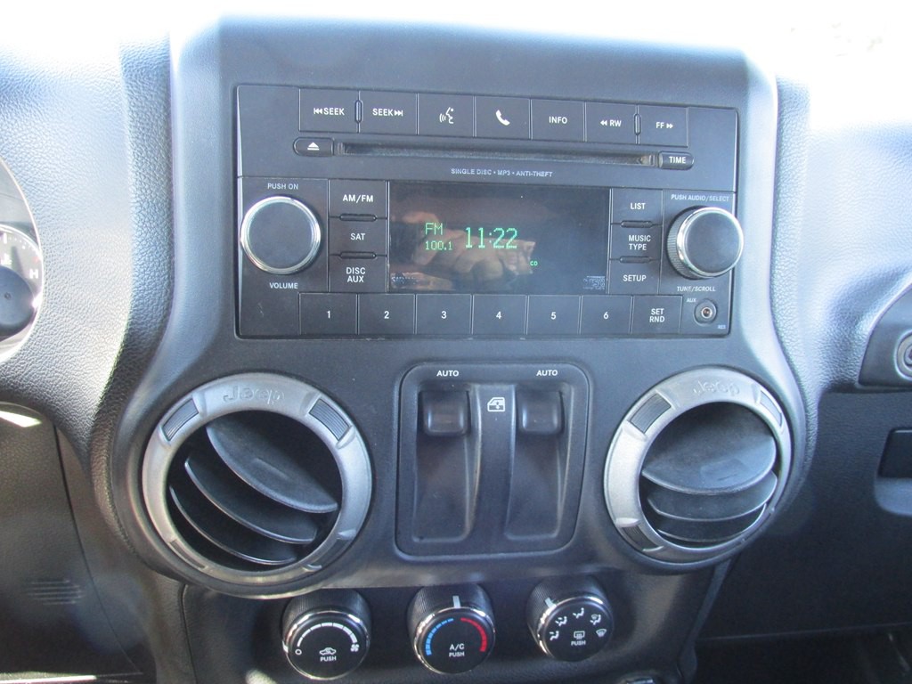 2013 Jeep Wrangler Image 9