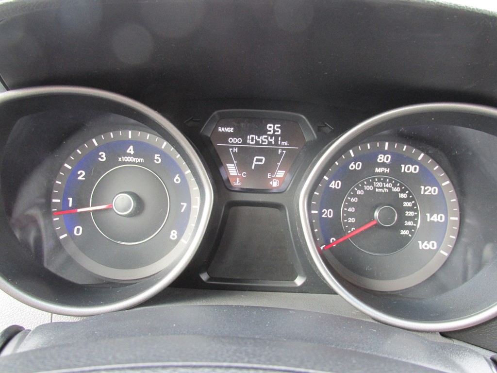 2013 Hyundai Elantra Image 2