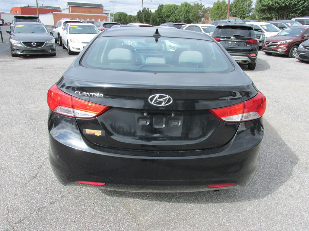 2013 Hyundai Elantra Image 5