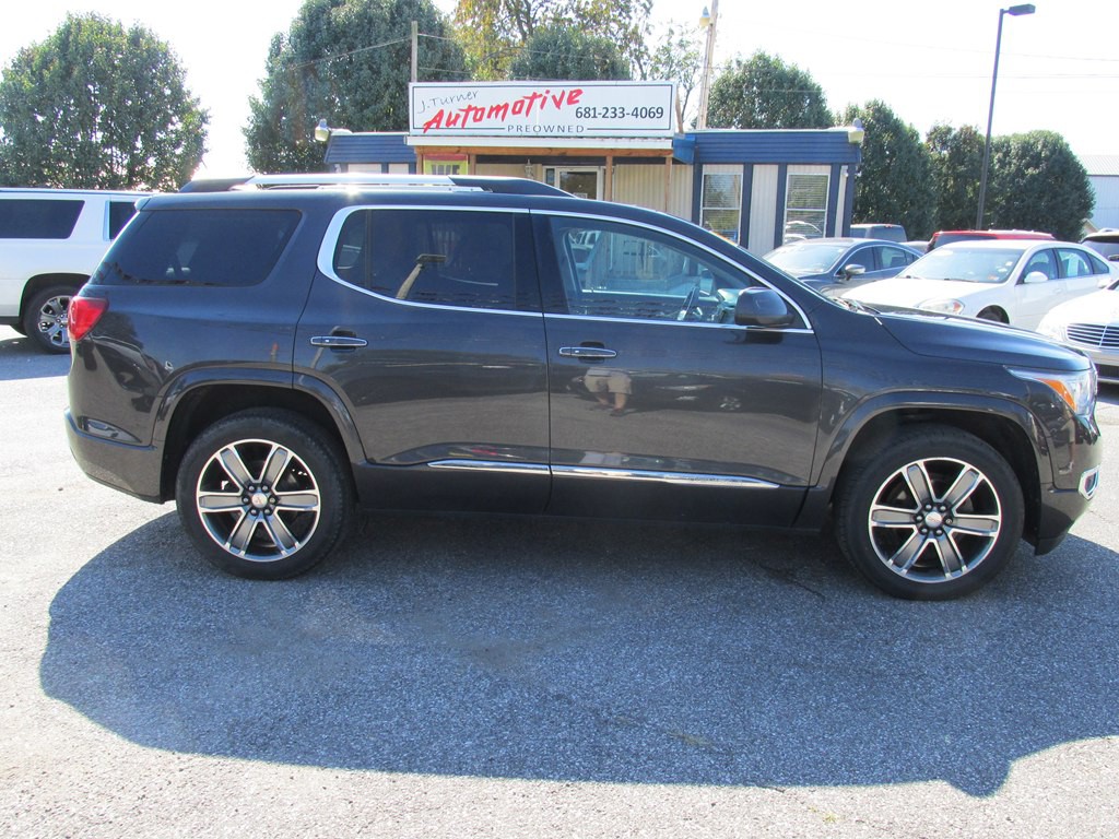 2017 GMC Acadia Image 4