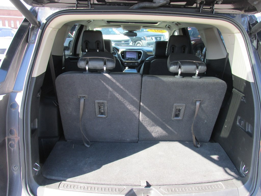 2017 GMC Acadia Image 8