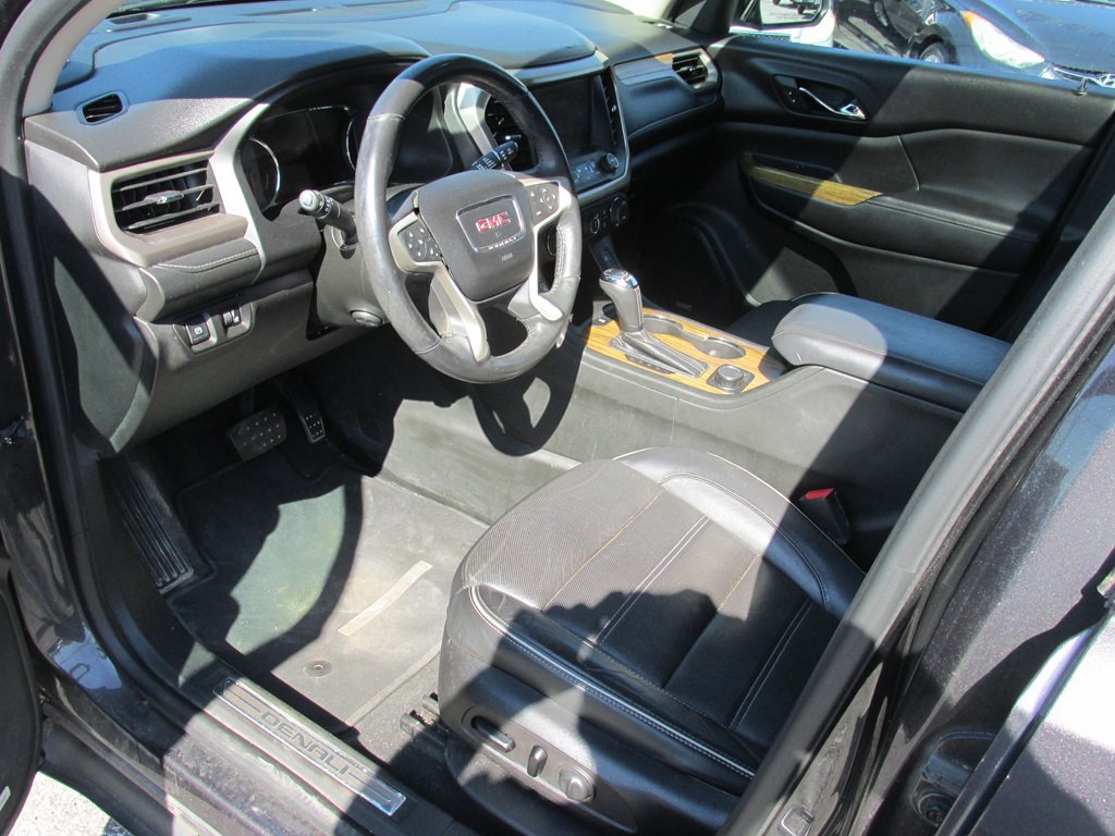 2017 GMC Acadia Image 9