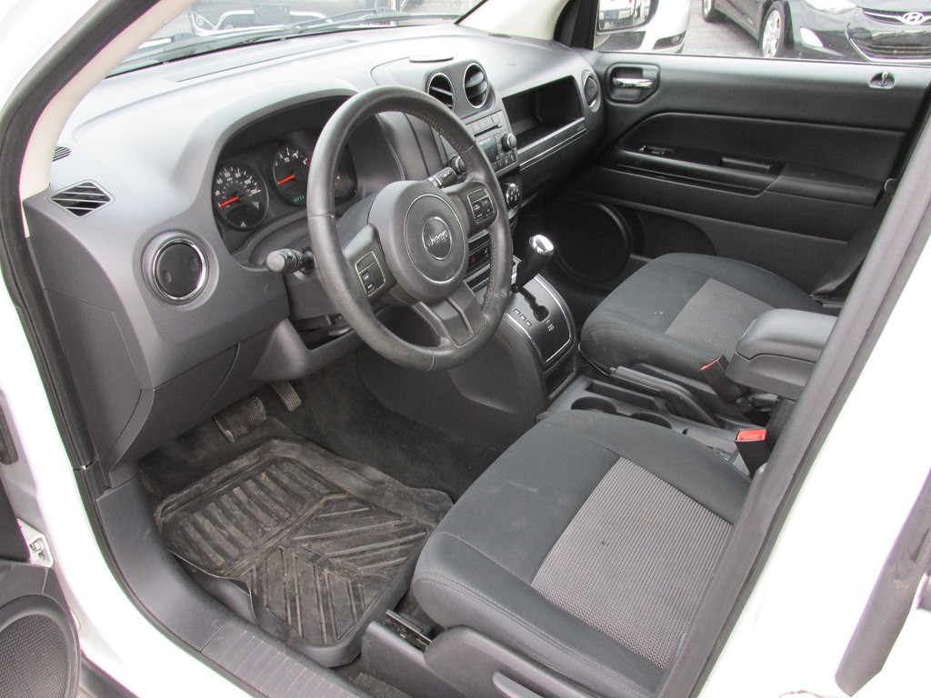 2012 Jeep Compass Image 9