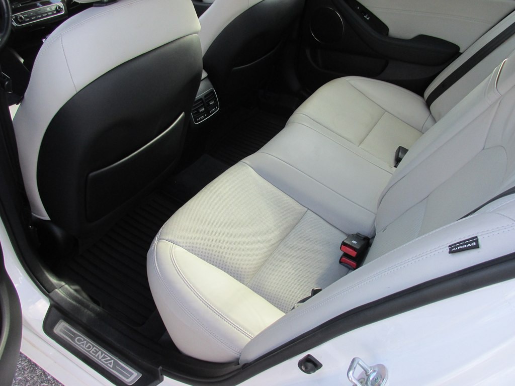 2016 Kia Cadenza Image 9
