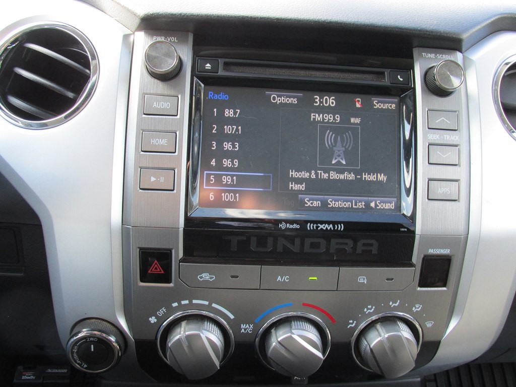 2017 Toyota Tundra Image 12