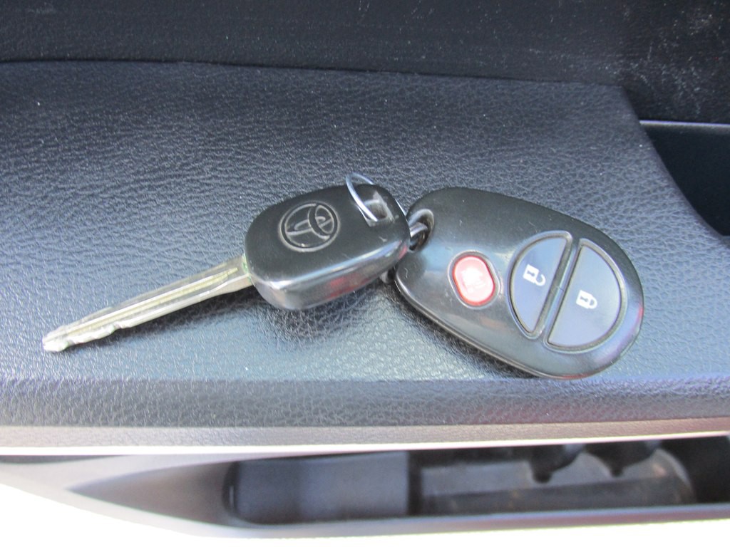 2017 Toyota Tundra Image 16