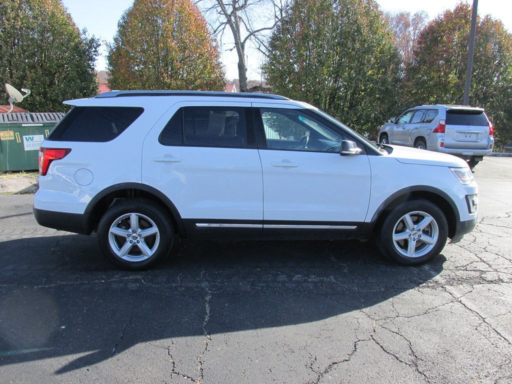 2017 Ford Explorer Image 4