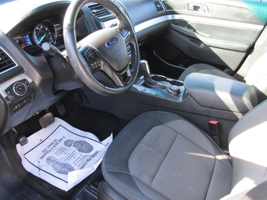 2017 Ford Explorer Image 9