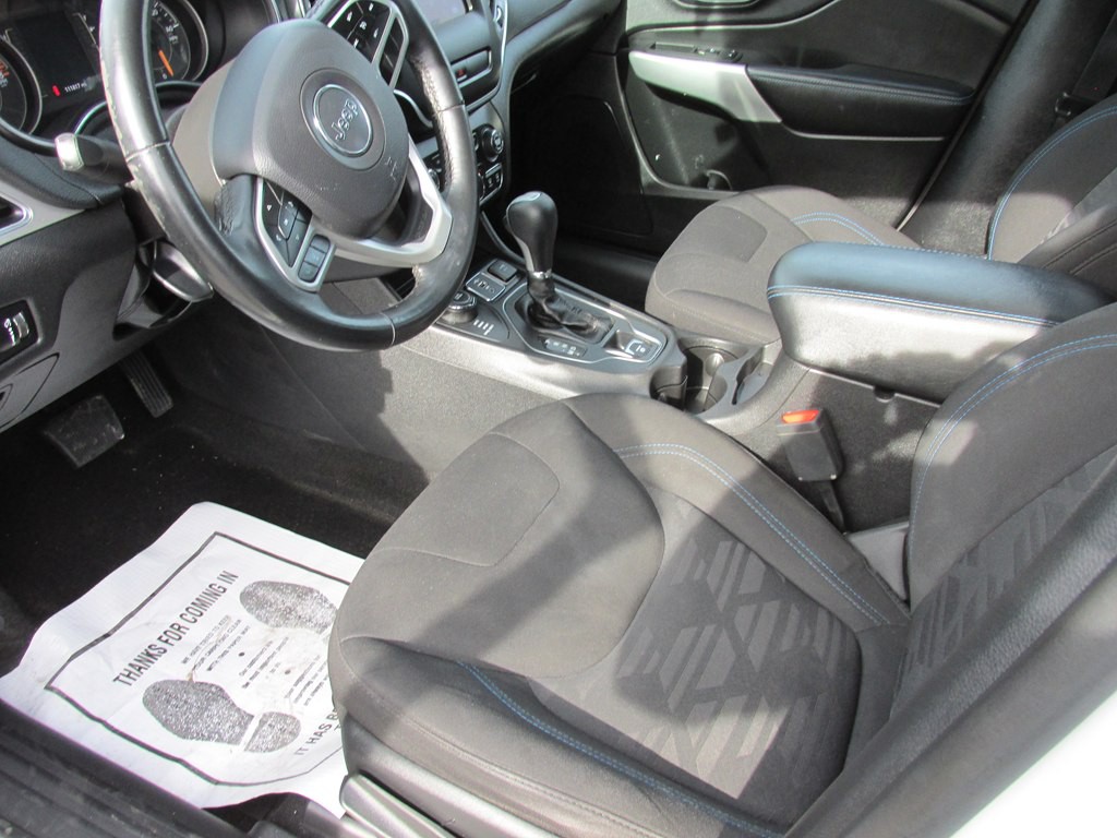 2019 Jeep Cherokee Image 9