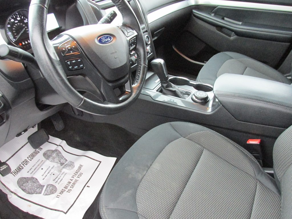 2017 Ford Explorer Image 9