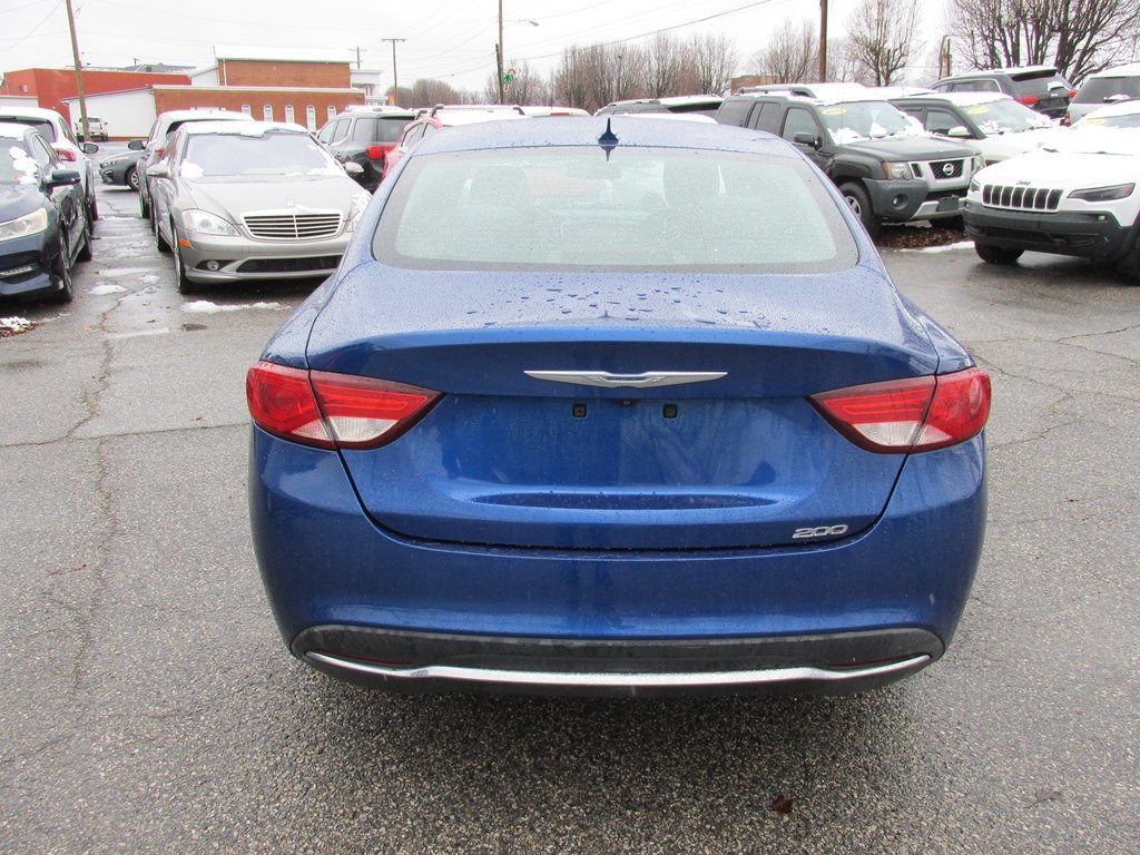 2015 Chrysler 200 Image 5
