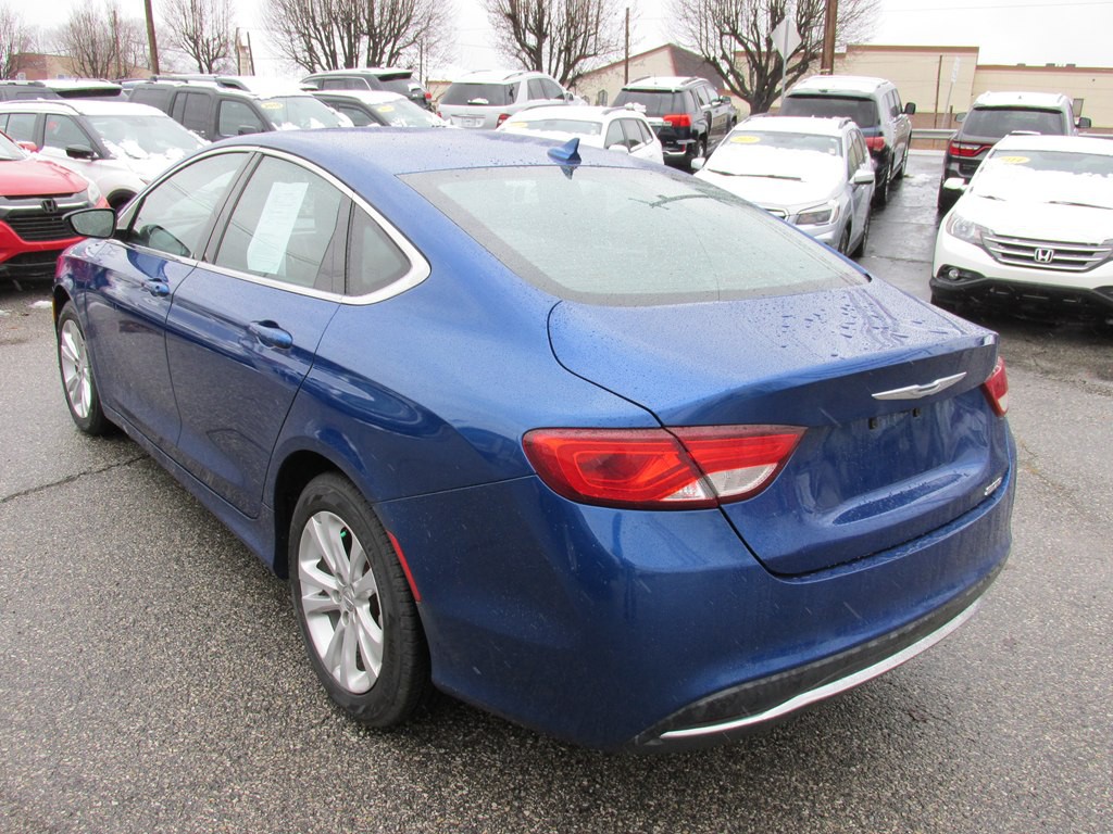 2015 Chrysler 200 Image 6