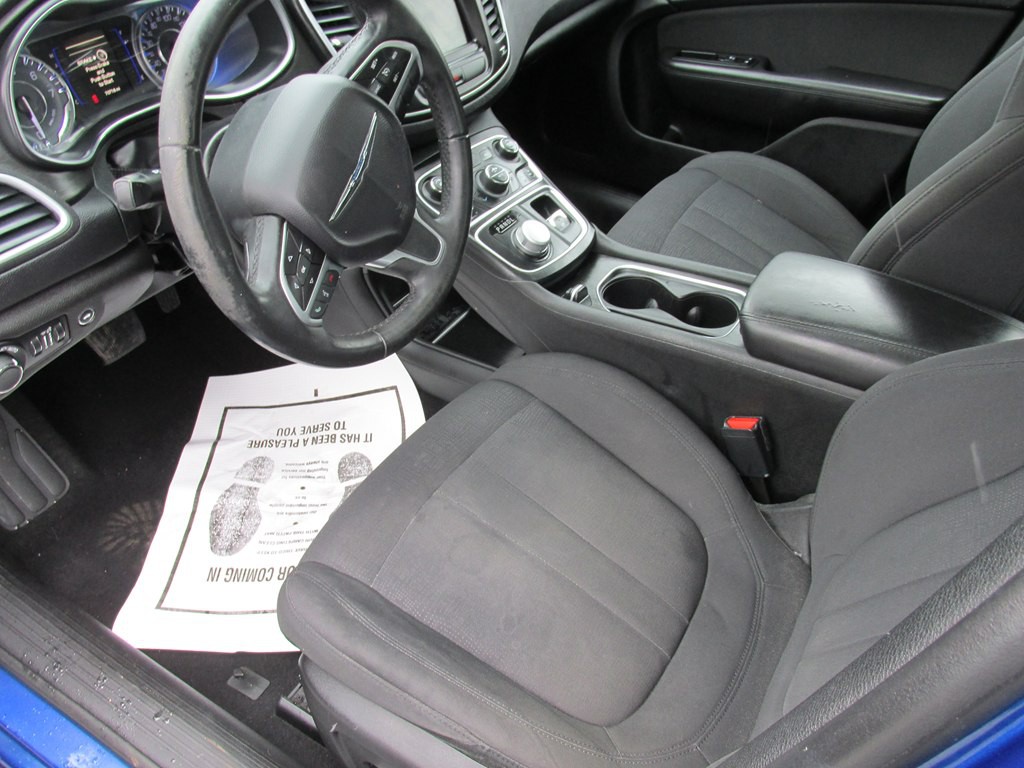 2015 Chrysler 200 Image 8