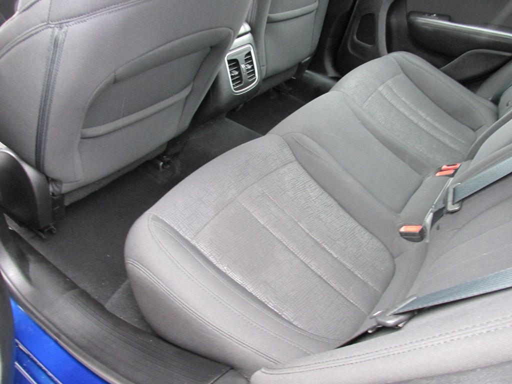 2015 Chrysler 200 Image 9