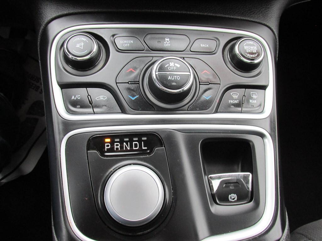 2015 Chrysler 200 Image 13