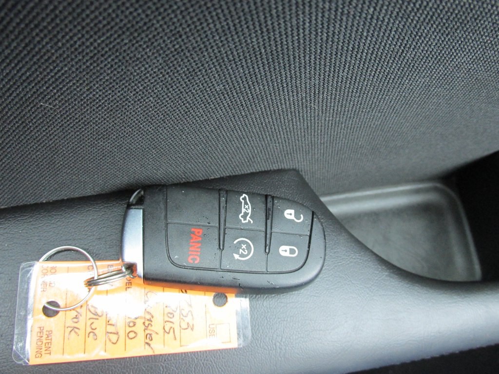 2015 Chrysler 200 Image 16