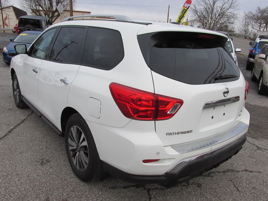 2017 Nissan Pathfinder Image 6