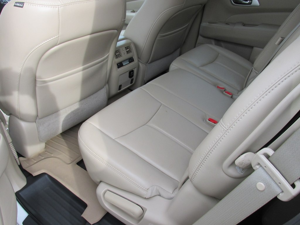 2017 Nissan Pathfinder Image 10