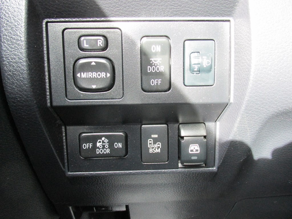 2017 Toyota Tundra Image 17