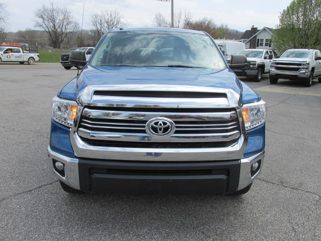 2017 Toyota Tundra Image 2