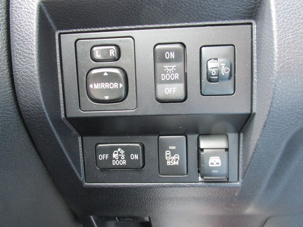 2017 Toyota Tundra Image 16