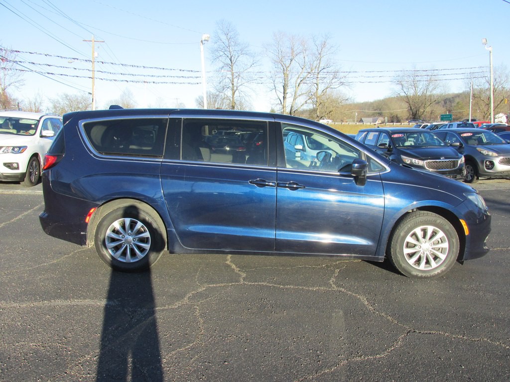 2017 Chrysler Pacifica Image 3